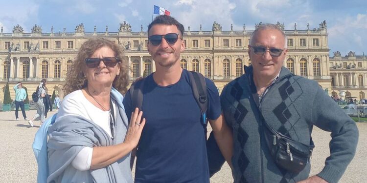 Lucrecia Bergalla, docente jubilada, contó que le encanta viajar con su familia y por eso ahorra en la divisa estadounidense. (Lucrecia Bergalla)