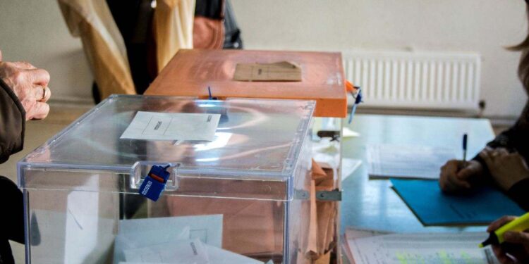 qué pasa si tengo un viaje y me toca ser miembro de la mesa electoral el 23 de julio