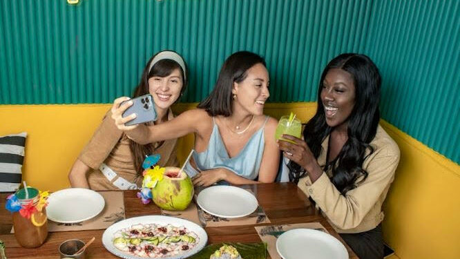 Las noches son mejores en Bellopuerto, deliciosa comida de mar y cocteles refrescantes