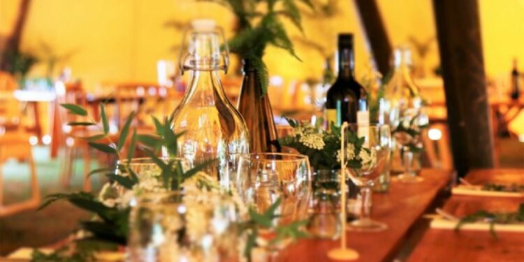 ¿Cenar en el espacio? Alistan viajes para comer mientras tienes de paisaje a la tierra