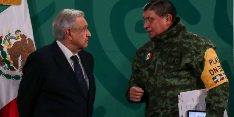 “¿Cuál es el problema?”: AMLO desestimó presuntos viajes de lujo de Luis Cresencio Sandoval