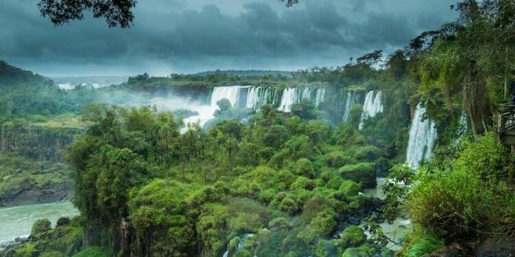 Cataratas del Iguaz&uacute;, una de las Siete maravillas naturales del mundo.