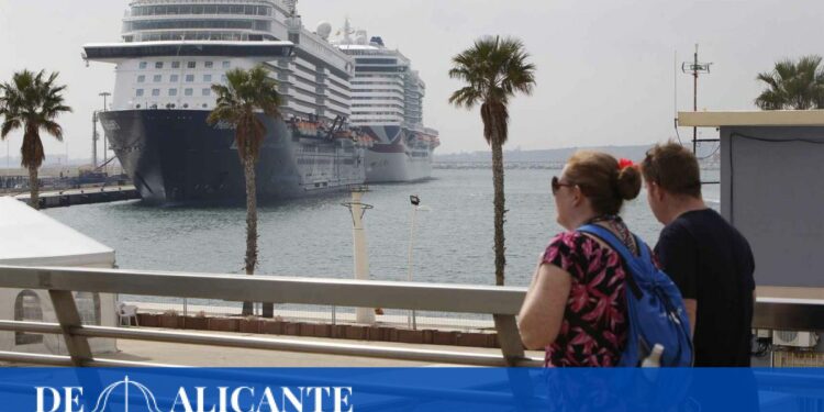 ¿Qué valoran los cruceristas que pisan Alicante en un año récord para el sector?