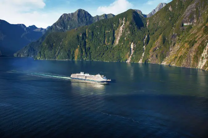 Holland America Line presenta su temporada de cruceros en Asia 24-25