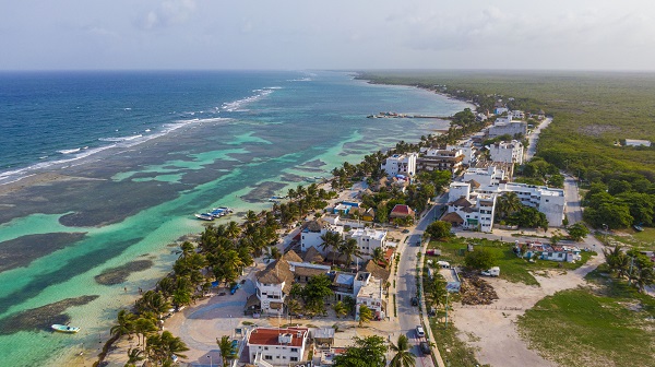 Mahahual: redefiniendo el turismo mochilero