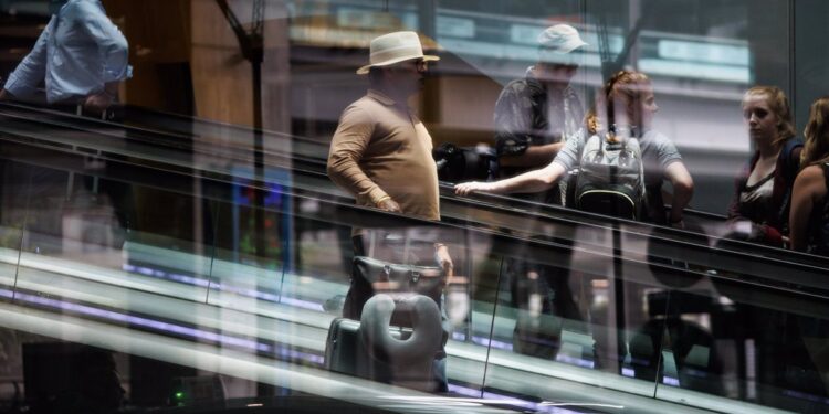 Los canarios aumentan sus viajes casi un 4% en el arranque de 2023 y son los que más gastan por día