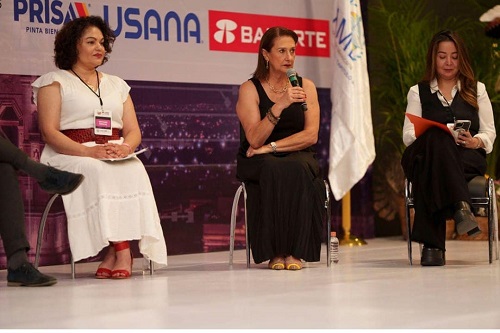 Margarita Carbajal destaca como moderadora en el XX Congreso Nacional de AMEXME en Morelia, Michoacán