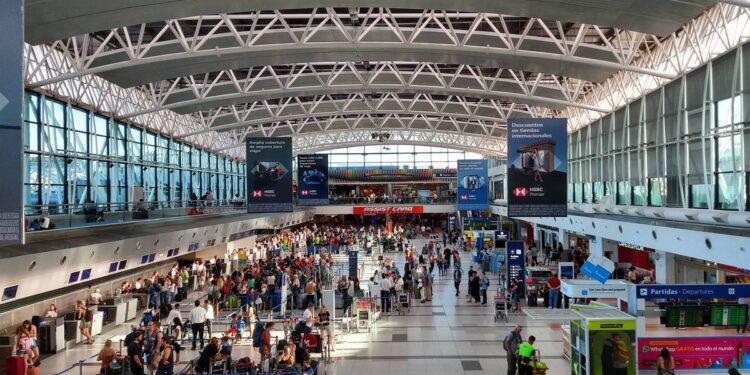 Denuncian que agencias de viajes evaden impuestos para vender servicios baratos