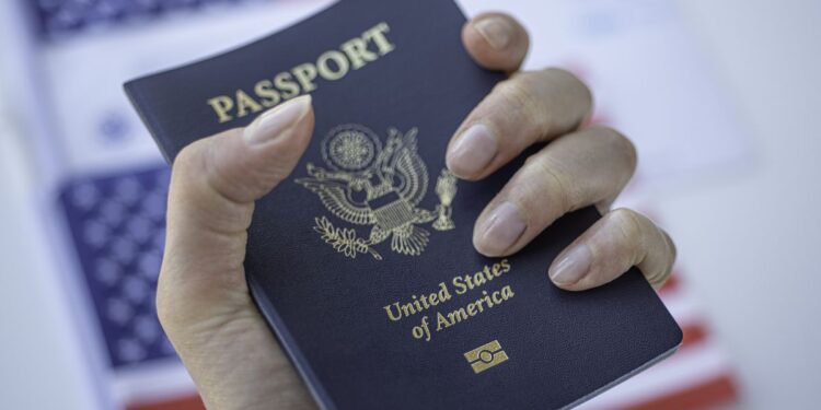 Aumenta el tiempo de espera para tramitar un pasaporte estadounidense