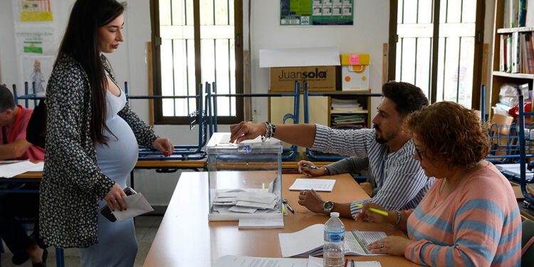 Los viajes contratados antes del 30 de mayo eximirán de estar en una mesa electoral