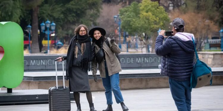 Brasileños, chilenos y PreViaje impulsan el fin de semana XXL en Mendoza con 90% de ocupación