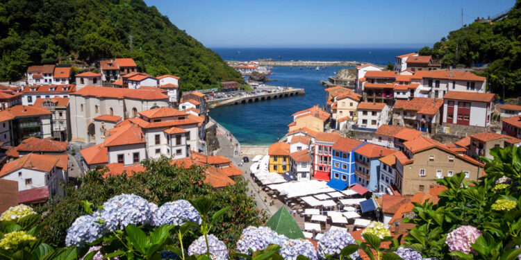 El pueblo-anfiteatro de Asturias al que hay que viajar este julio