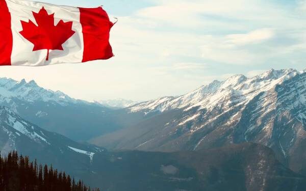 ¿Cuáles es la mejor época para viajar a Canadá y cuánto cuesta el boleto de avión desde Ecuador?