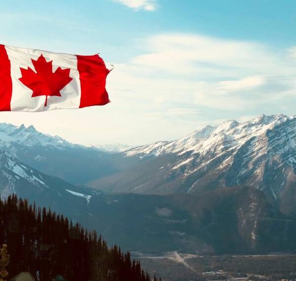 ¿Cuáles es la mejor época para viajar a Canadá y cuánto cuesta el boleto de avión desde Ecuador?
