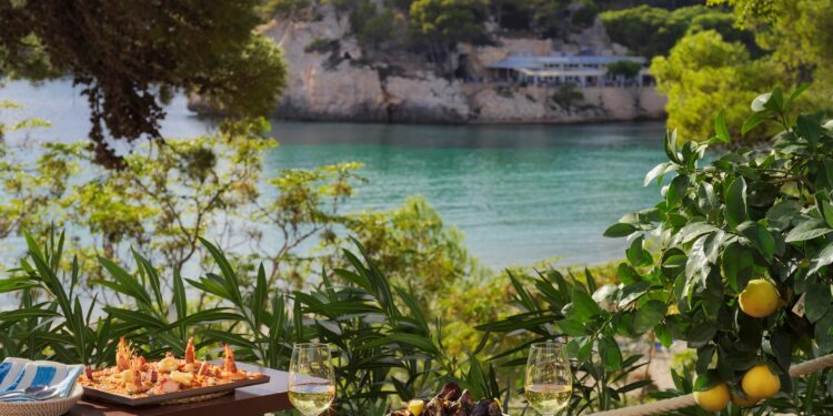 El Mediterráneo en cuatro hotelísimos perfectos