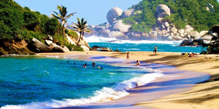 Disfruta de un viaje de mitad de año en estos destinos