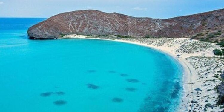 Escapa del calor de verano en Playa balandra, Baja California Sur