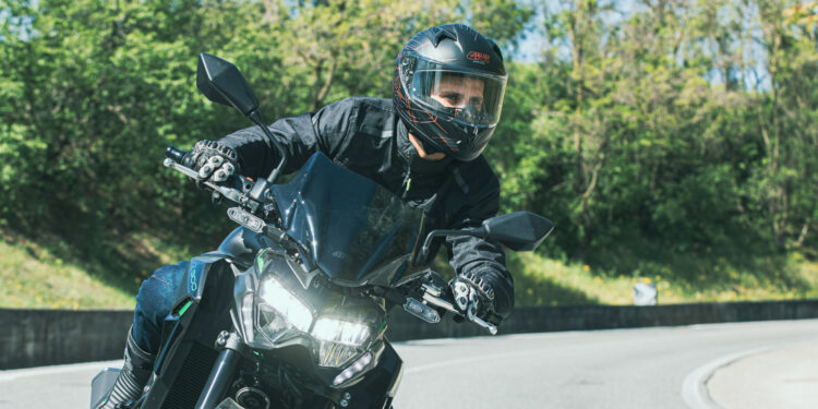 GIVI 50.07 nuevo casco integral perfecto para escapadas y viajes
