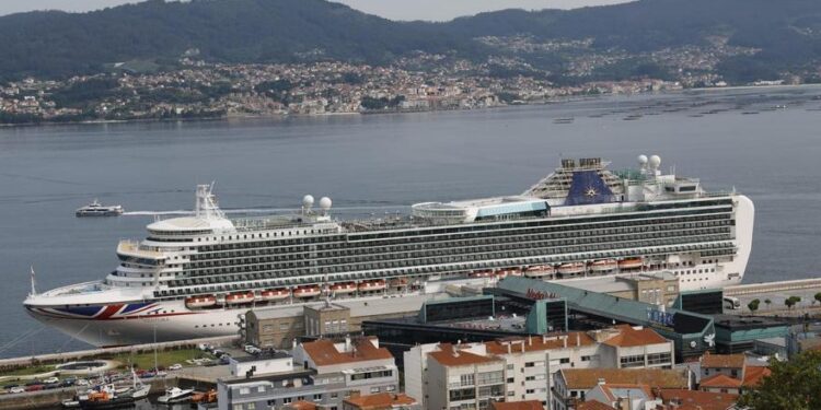 El Ventura desembarca a los últimos 3.000 cruceristas de junio