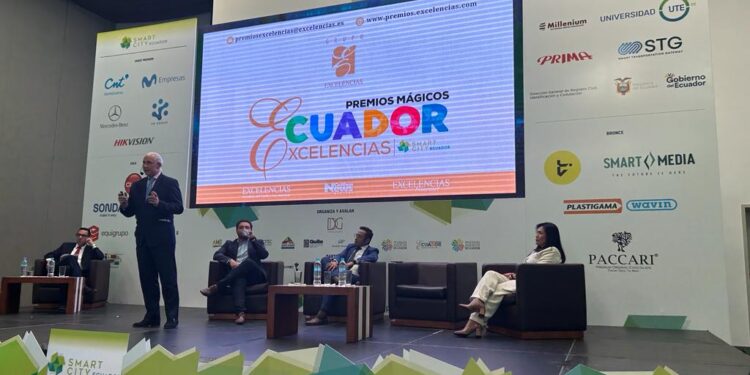 Grupo Excelencias presenta los Premios Mágicos Ecuador por Excelencias en el VI Congreso Smart City