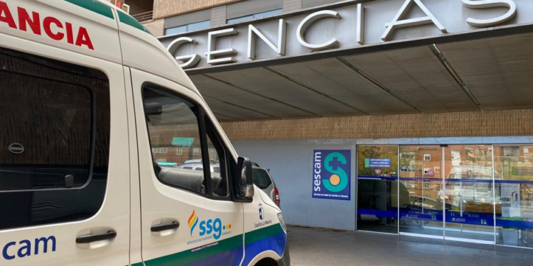 Un paciente de Yeste, llegaba en pleno mes de junio al centro de hemodiálisis de Albacete en ambulancia, con la tensión por los suelos.