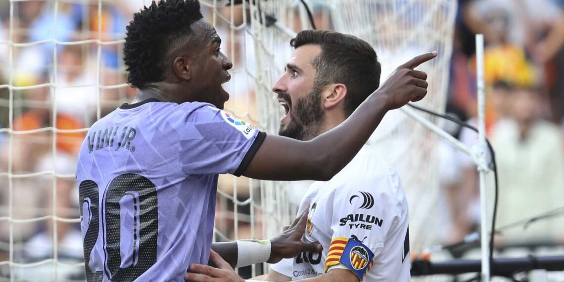 Insultos racistas a Vinicius desatan acalorado debate en España