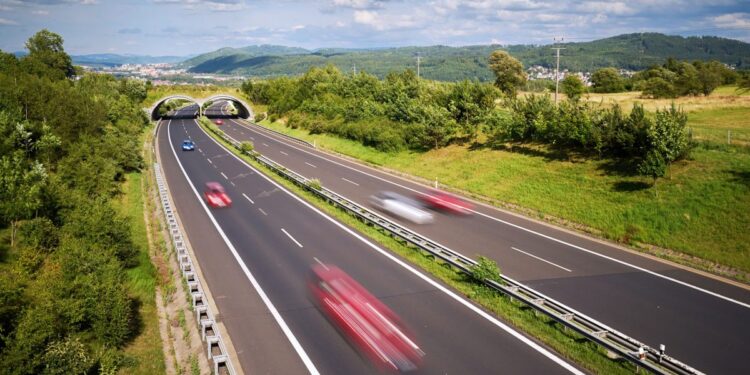 Los seis puntos del coche que hay que comprobar antes de salir de viaje 