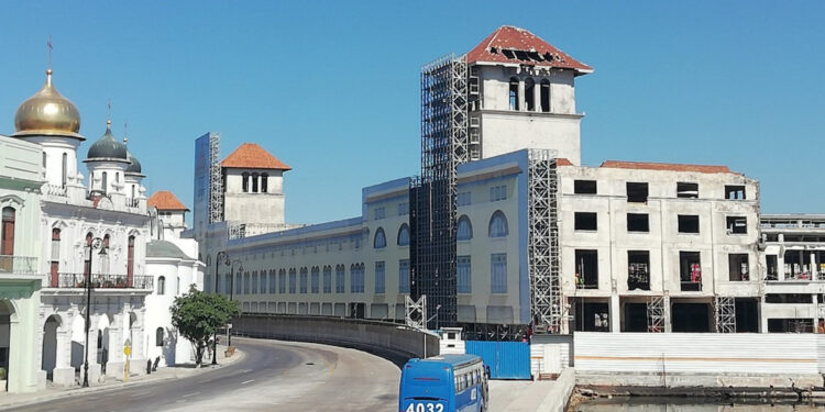 Aduana del puerto de La Habana en plena renovación.