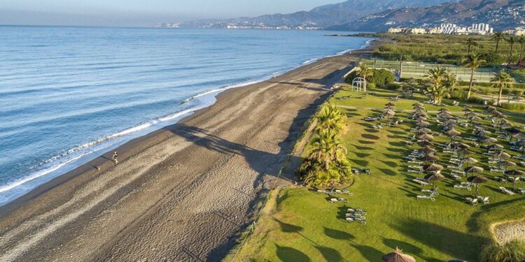 Los mejores hoteles de playa de la costa de Granada