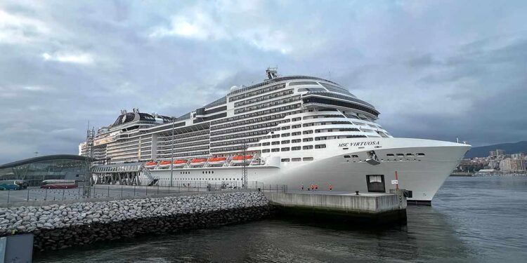 El “MSC Virtuosa” en el puerto de Bilbao