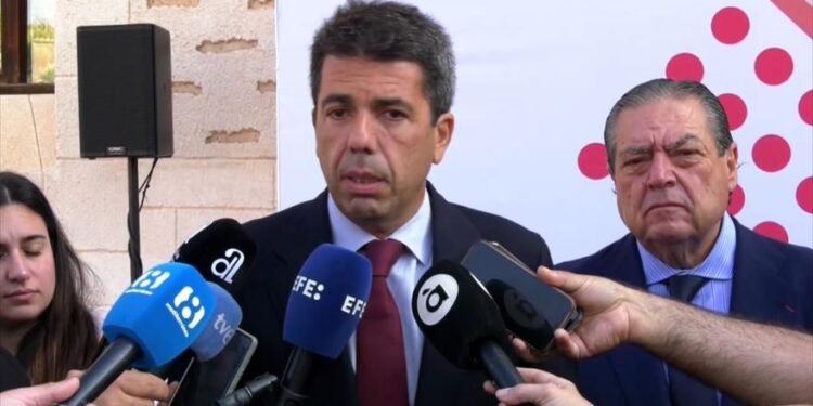 Mazón se reafirma contra la tasa turística