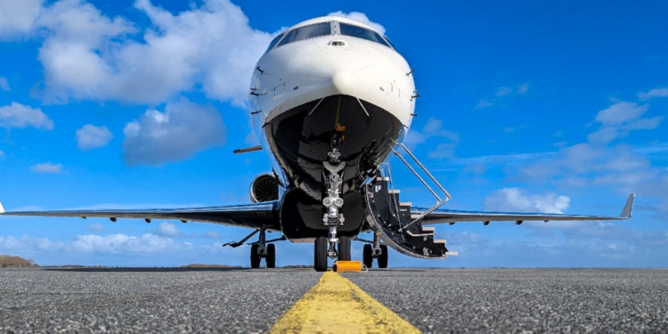 Mito o verdad: ¿Si un bebé nace durante un vuelo tendrá viajes gratis de por vida?