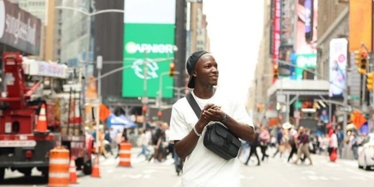 Moisés Caicedo disfruta de sus vacaciones en Nueva York