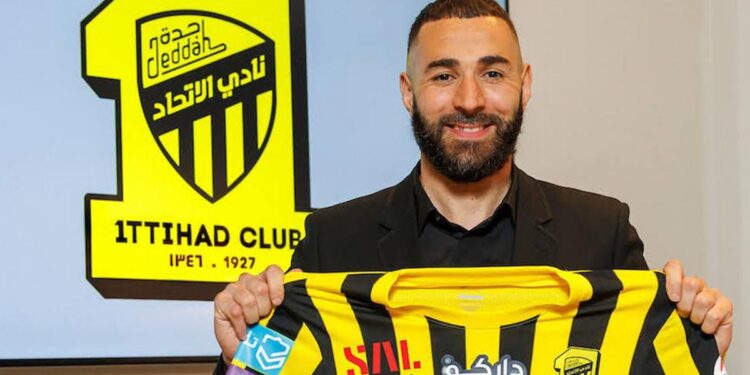 'compounds', horarios nocturnos, rezos... y un país que “sabe de fútbol”
|
Relevo