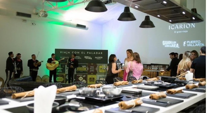 Presentan en mercado español oferta de viajes a Vallarta