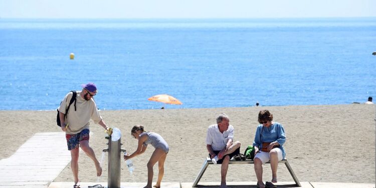 Olas de calor, lluvias torrenciales: ¿afecta el cambio climático a tus vacaciones?
