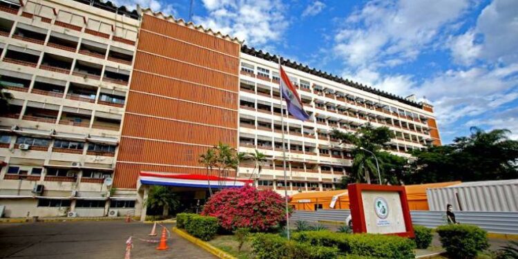 Diario HOY | IPS: sin plata para jubilados, pero sí para viajes caros
