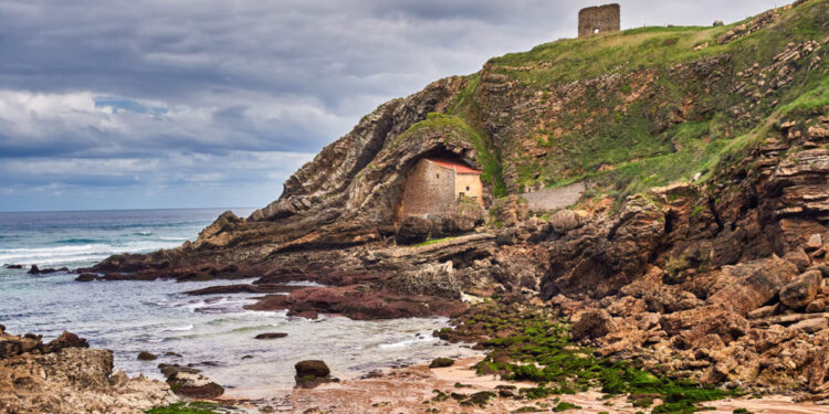 Peregrinaje por Cantabria y sus ermitas del mar