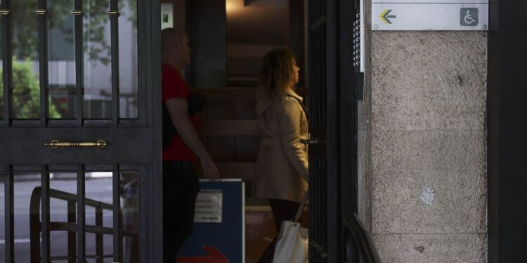 La vuelta a los viajes exóticos tras la pandemia satura los centros de vacunación internacional | Sociedad