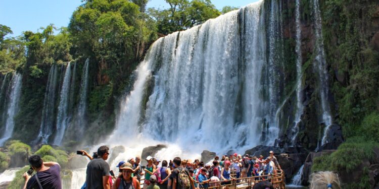 TURISMO INTERNACIONAL RECEPTIVO. MÁS DE 619 MIL VIAJES DE TURISTAS NO RESIDENTES EN EL PAÍS SE REALIZARON DURANTE EN ABRIL DE 2023