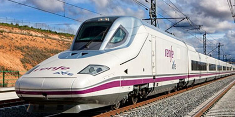 Renfe permitirá viajar con hámsteres, cobayas y conejos y amplía el transporte de perros grandes al AVE a Valencia y Alicante