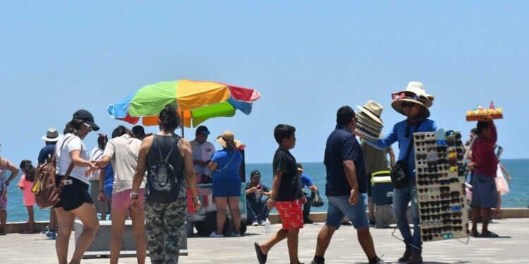 Repunta actividad turística en Mazatlán con llegada de aficionados