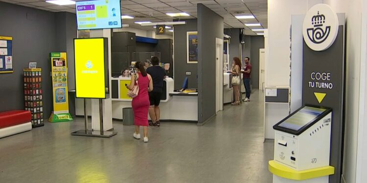 Más solicitudes de voto por correo y cambios de vacaciones a un mes de las elecciones