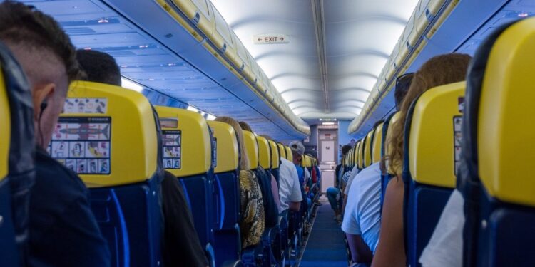 Consumo destaca las ventajas de contratar con anticipación las reservas de viajes y alojamiento de cara al verano