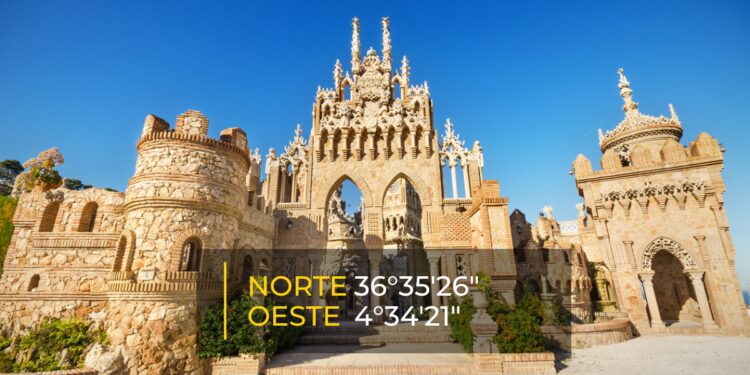 El castillo de la Costa del Sol con la iglesia más pequeña del mundo