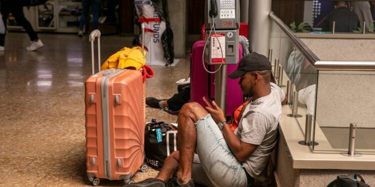 Por la quiebra de Viva Air y Ultra Air, el flujo aéreo nacional cayó 9% de enero a abril