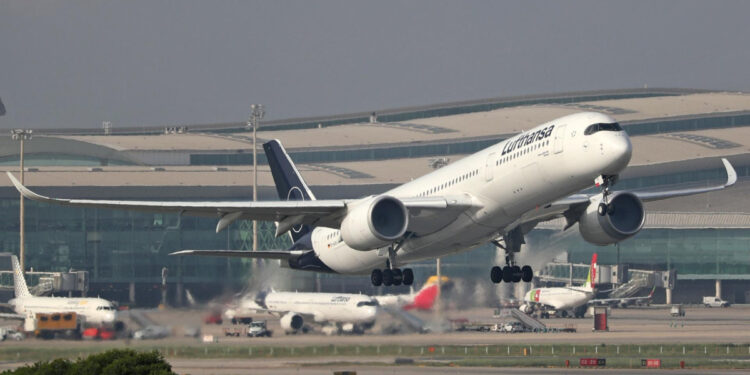 Por qué los billetes de avión están tan caros y lo seguirán estando