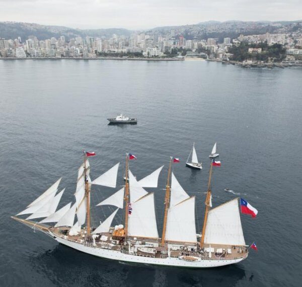 Buque Escuela “Esmeralda” retomó sus viajes de instrucción