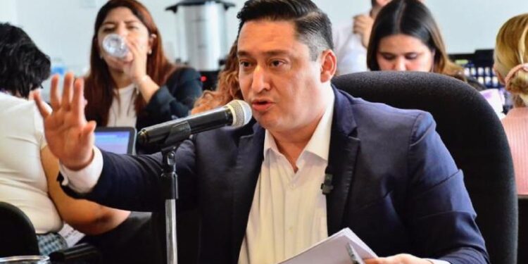 Corcholatas para la basura; Sheinbaum lleva 56 viajes: Chávez