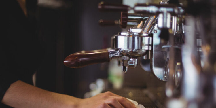 Los negocios del sector servicios crecen en Extremadura, entre enero y abril, un 5,4%